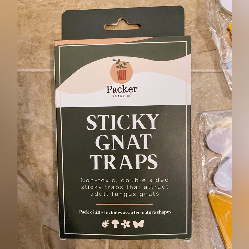 Sticky Gnat Traps Pack Of 20 Fun Assorted Natural Shapes Non-Toxic New - Picture 2 of 7